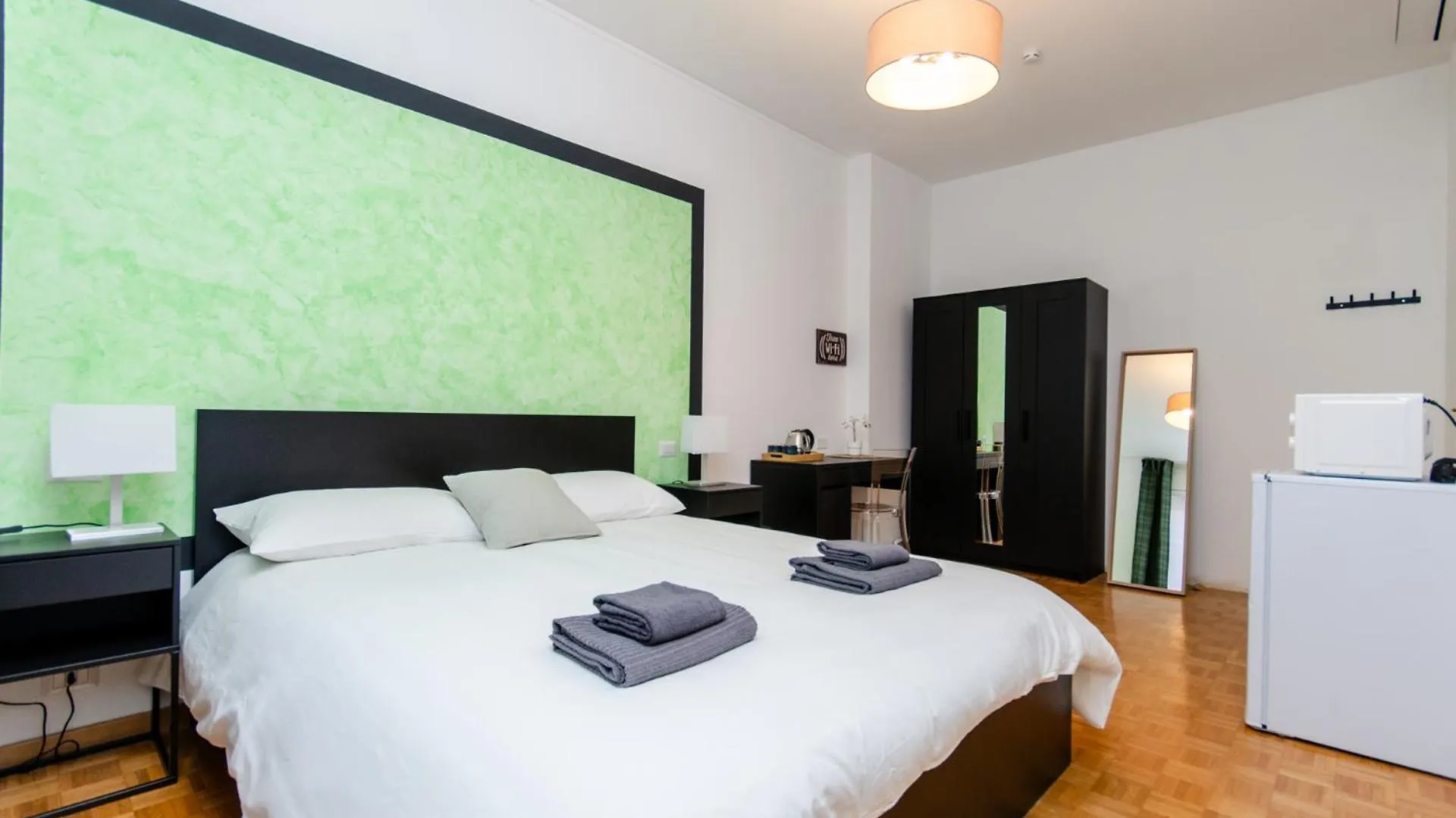Green Room Milano 0*,  İtalya